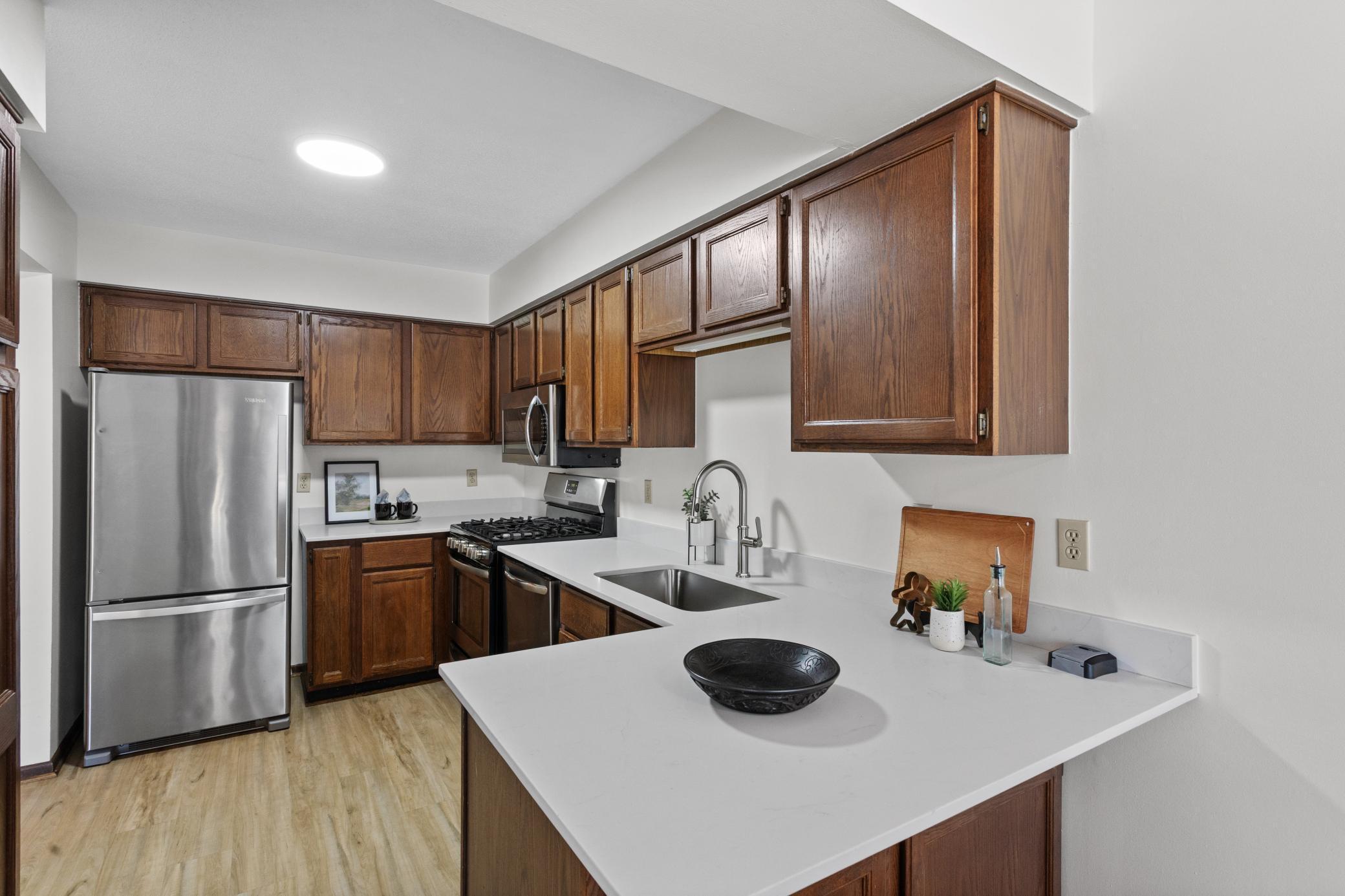 4670 Ridge Cliff Drive Eagan, MN 55122 - Photo 6 of 20