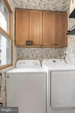 a view of an entryway with a interior