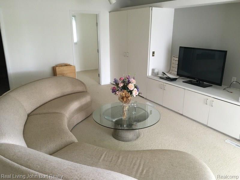 6248 Commerce Road West Bloomfield, MI 48324 - Photo 33 of 54 IMG_2072.JPG