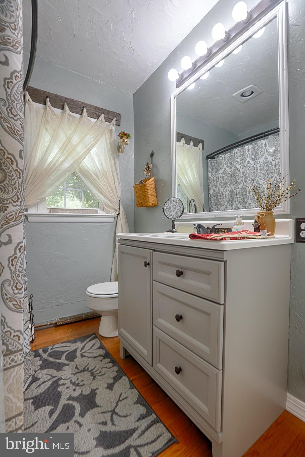 25439 Towers Road Denton, MD 21629 - Photo 33 of 40 a room with mirror and window