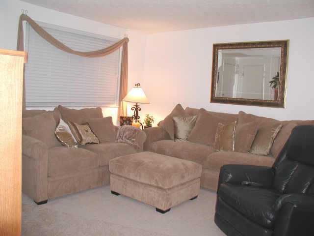 1979 Wolverhampton Road Powell, OH 43065 - Photo 4 of 5 Gallery Image 4