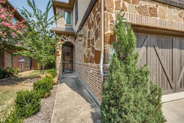 a view of a pathway both side of house