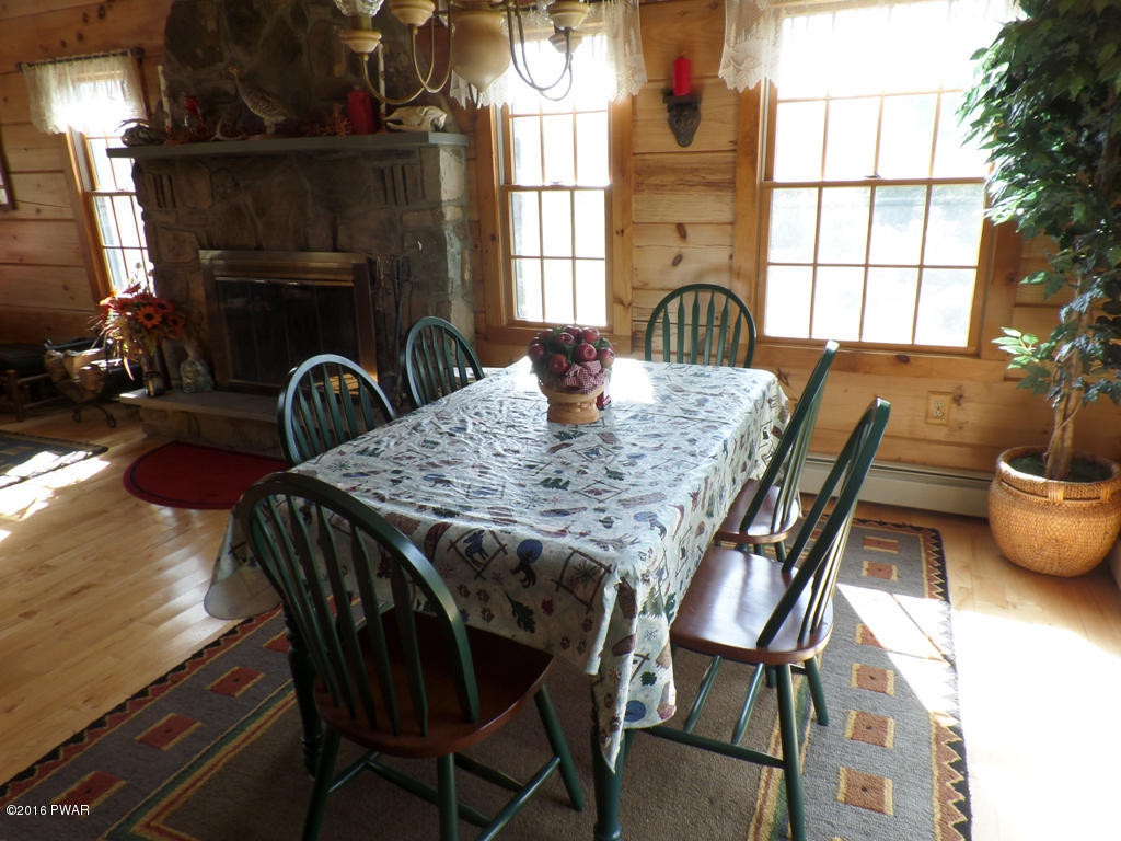 136 Sawmill Road Greentown, PA 18426 - Photo 9 of 40 Dining Area
