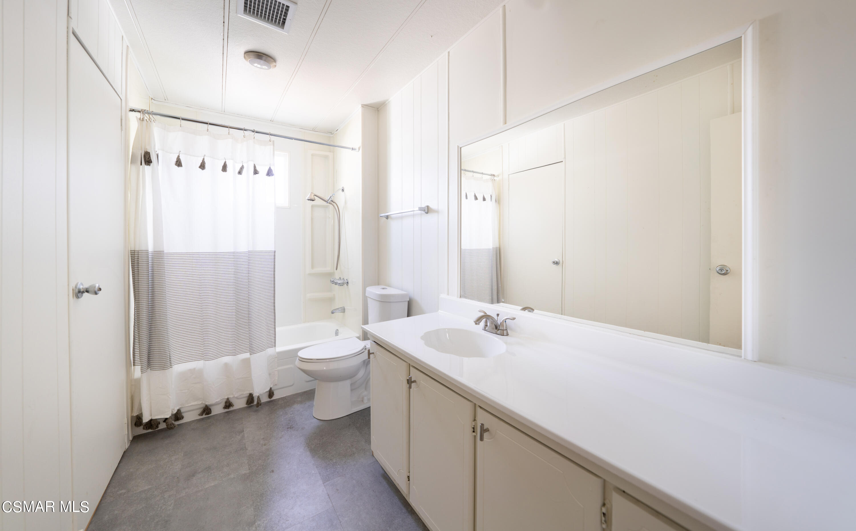 195 Tierra Rejada Road, Unit 105 Simi Valley, CA 93065 - Photo 6 of 10 HallBath