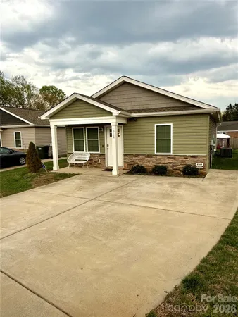 $215,000 | 1946 11th Avenue Northeast, Hickory, NC 28601