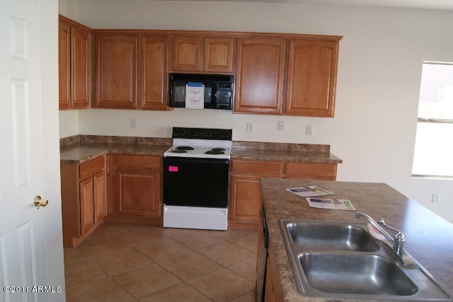 430 South 166th Avenue Goodyear, AZ 85338 - Photo 9 of 20 KITCHEN2