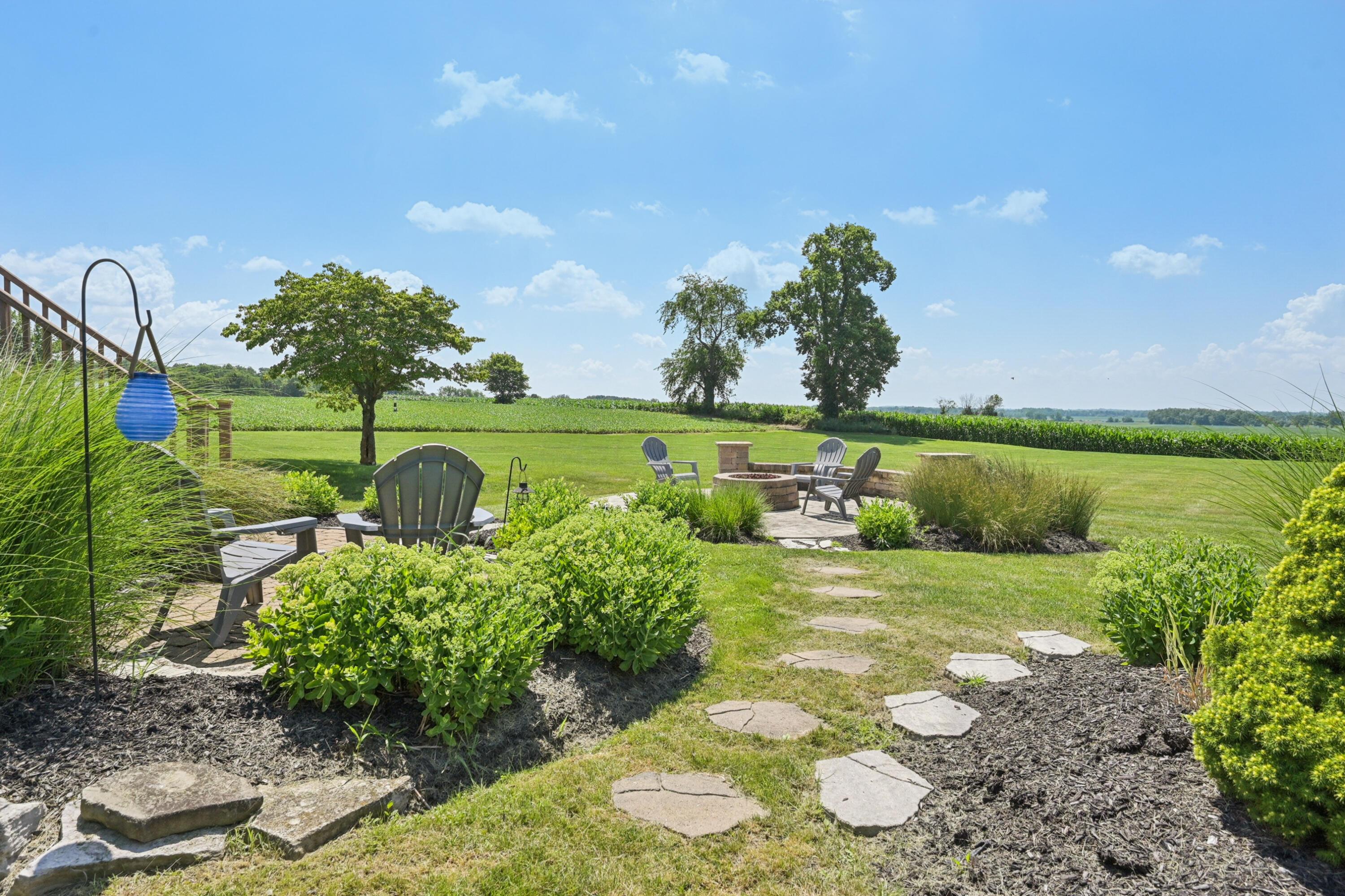 564 National Road Southeast Hebron, OH 43025 - Photo 86 of 106 Landscaping