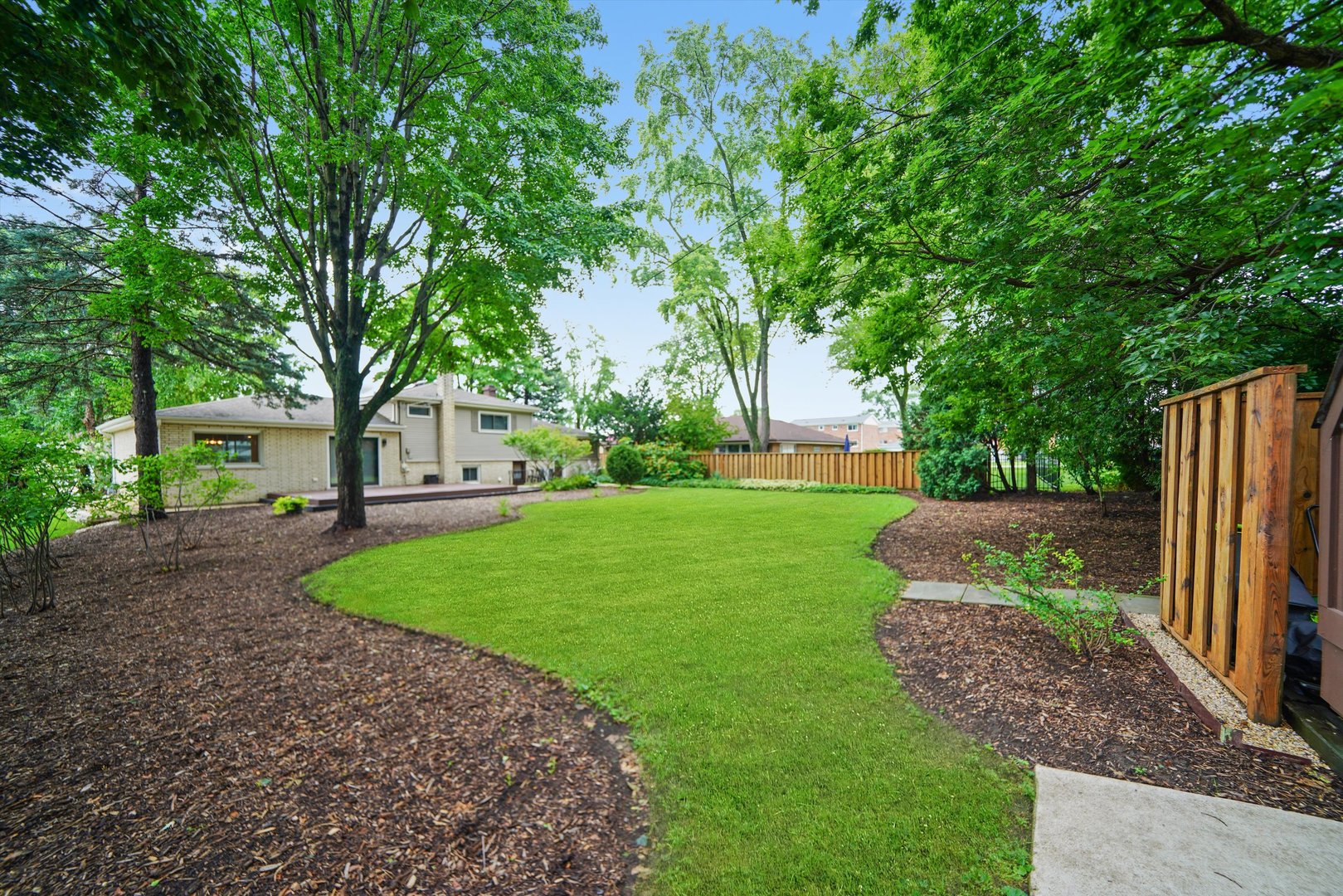 5N260 Eagle Terrace Itasca, IL 60143 - Photo 25 of 34 a view of a yard with plants and large trees