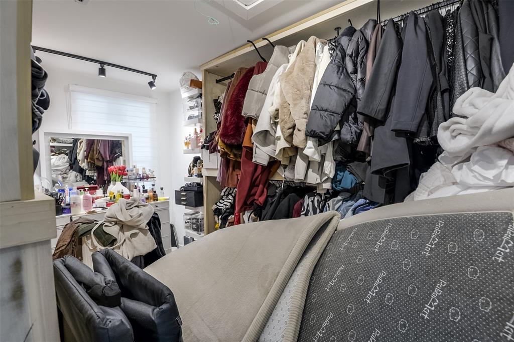 602 Ferris Road Ferris, TX 75125 - Photo 29 of 32 HUGE WALK IN CLOSET