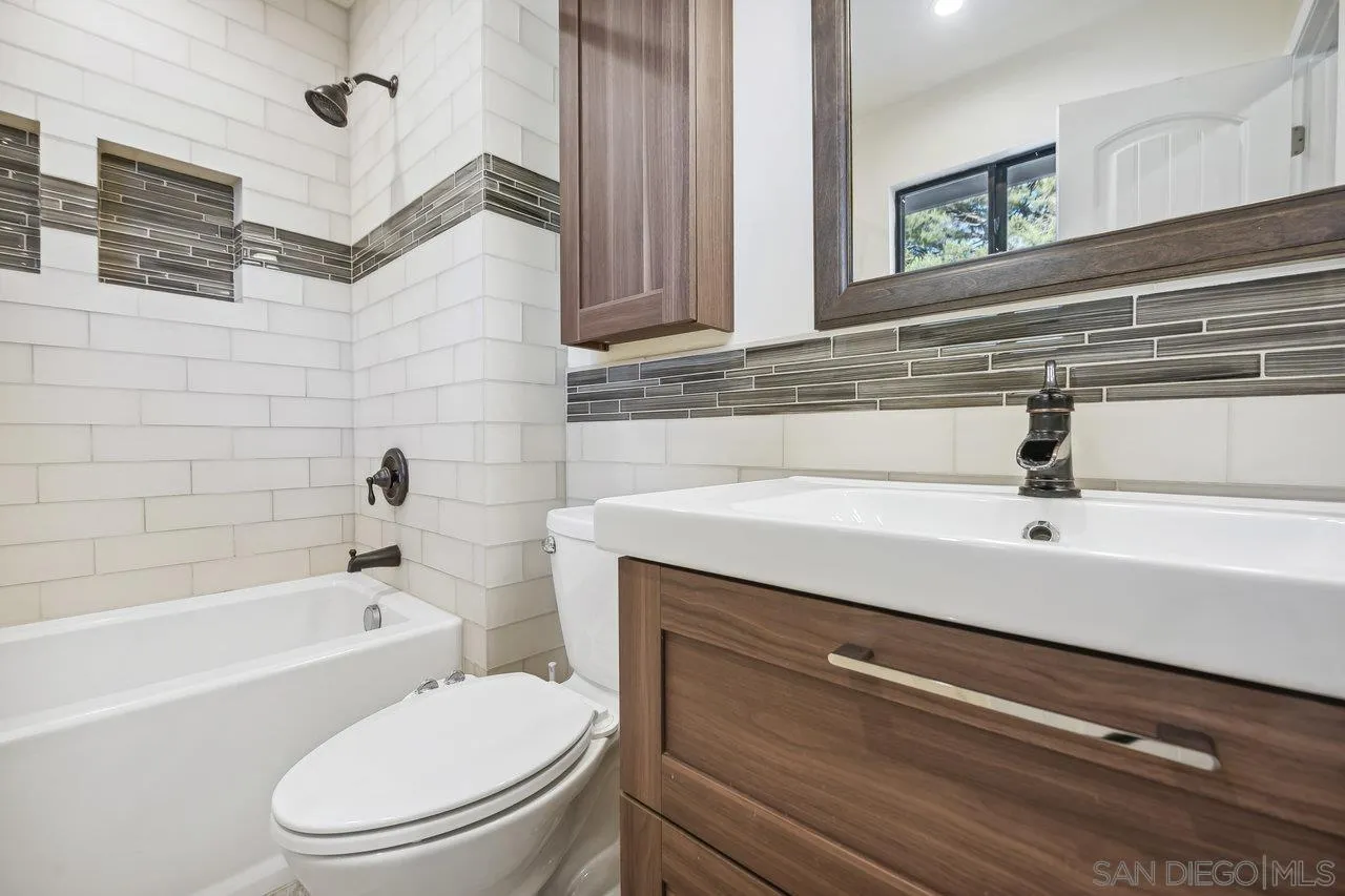 2952 Milpas Drive Escondido, CA 92029 - Photo 13 of 33 a bathroom with a sink a toilet and bathtub