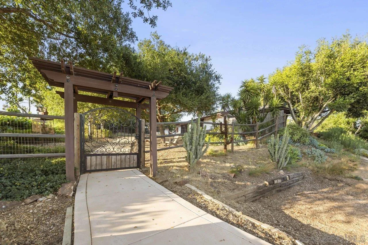 2952 Milpas Drive Escondido, CA 92029 - Photo 29 of 33 a view of a backyard