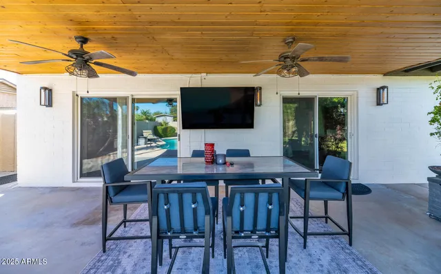 a view of a livingroom with furniture