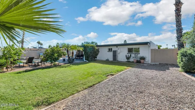 a view of outdoor space yard and porch