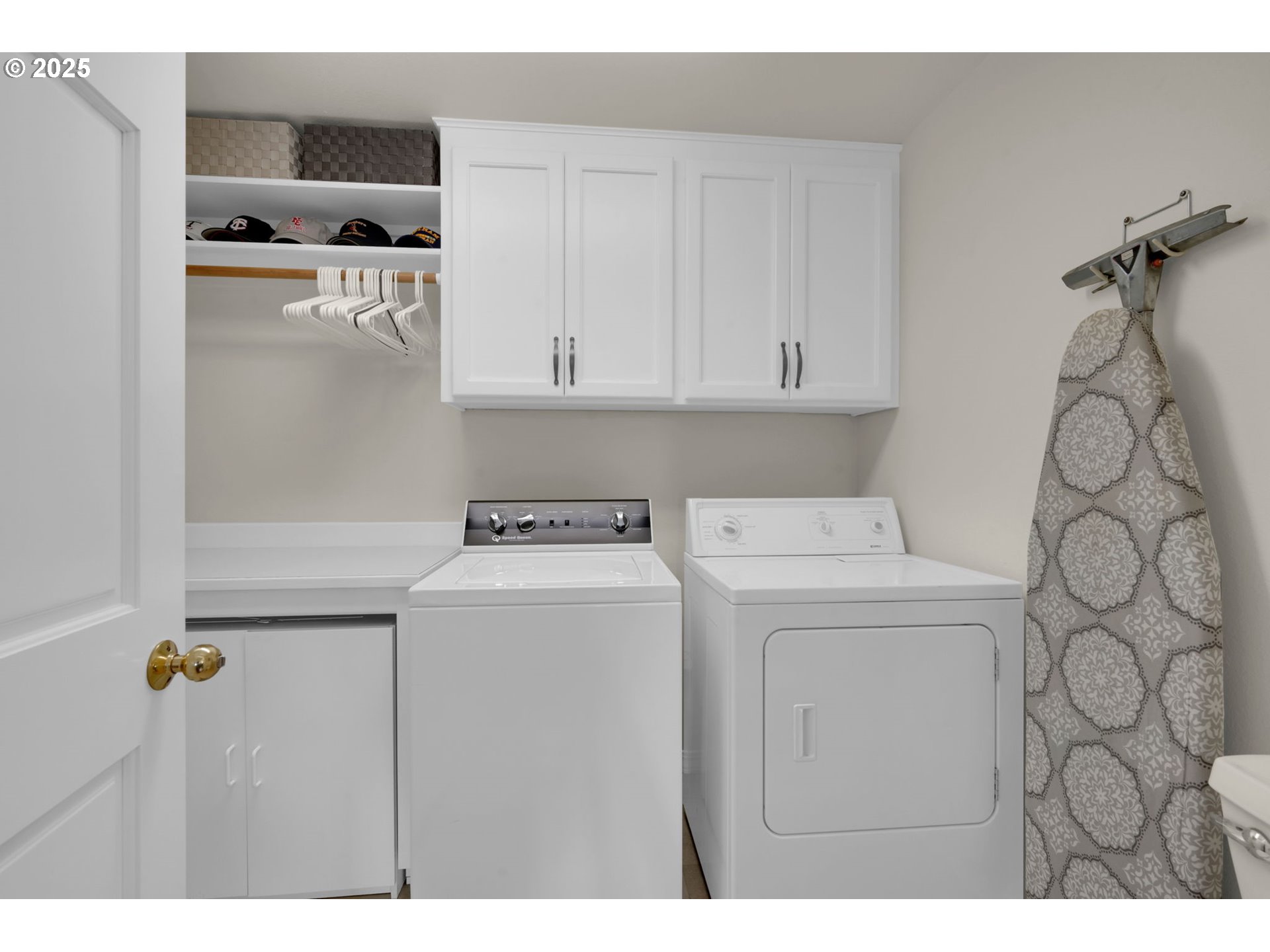 2458 Otto Street Springfield, OR 97477 - Photo 23 of 37 a utility room with dryer and washer