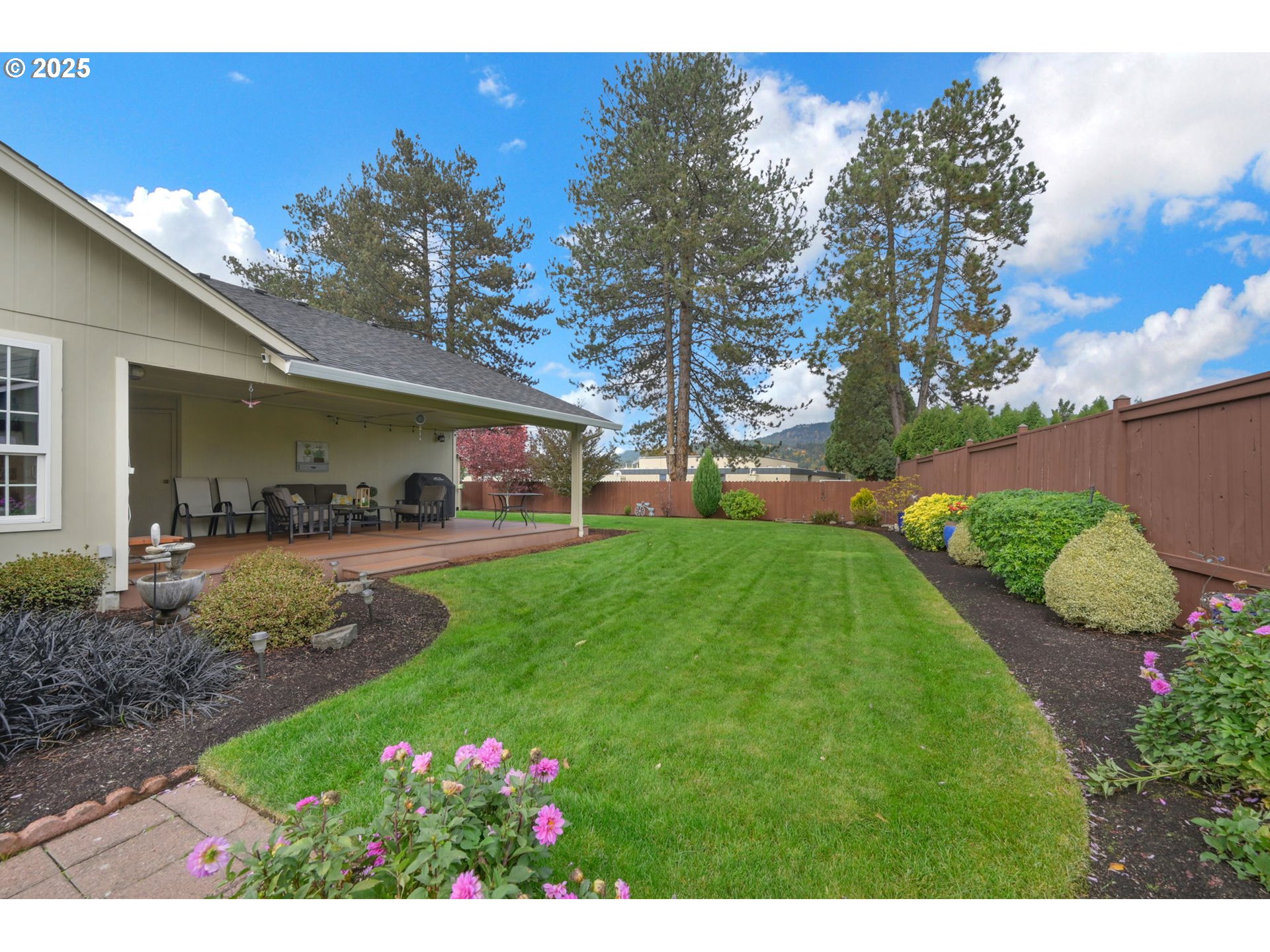 2458 Otto Street Springfield, OR 97477 - Photo 26 of 37 a front view of a house with garden