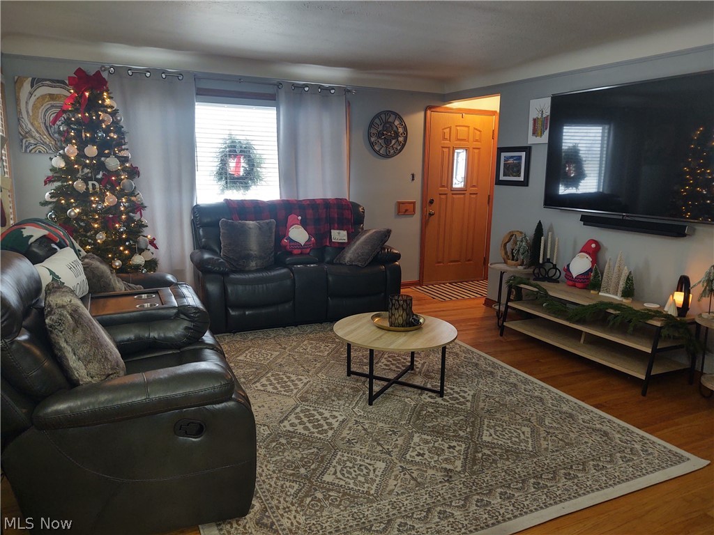 8918 Biddulph Road Cleveland, OH 44144 - Photo 5 of 17