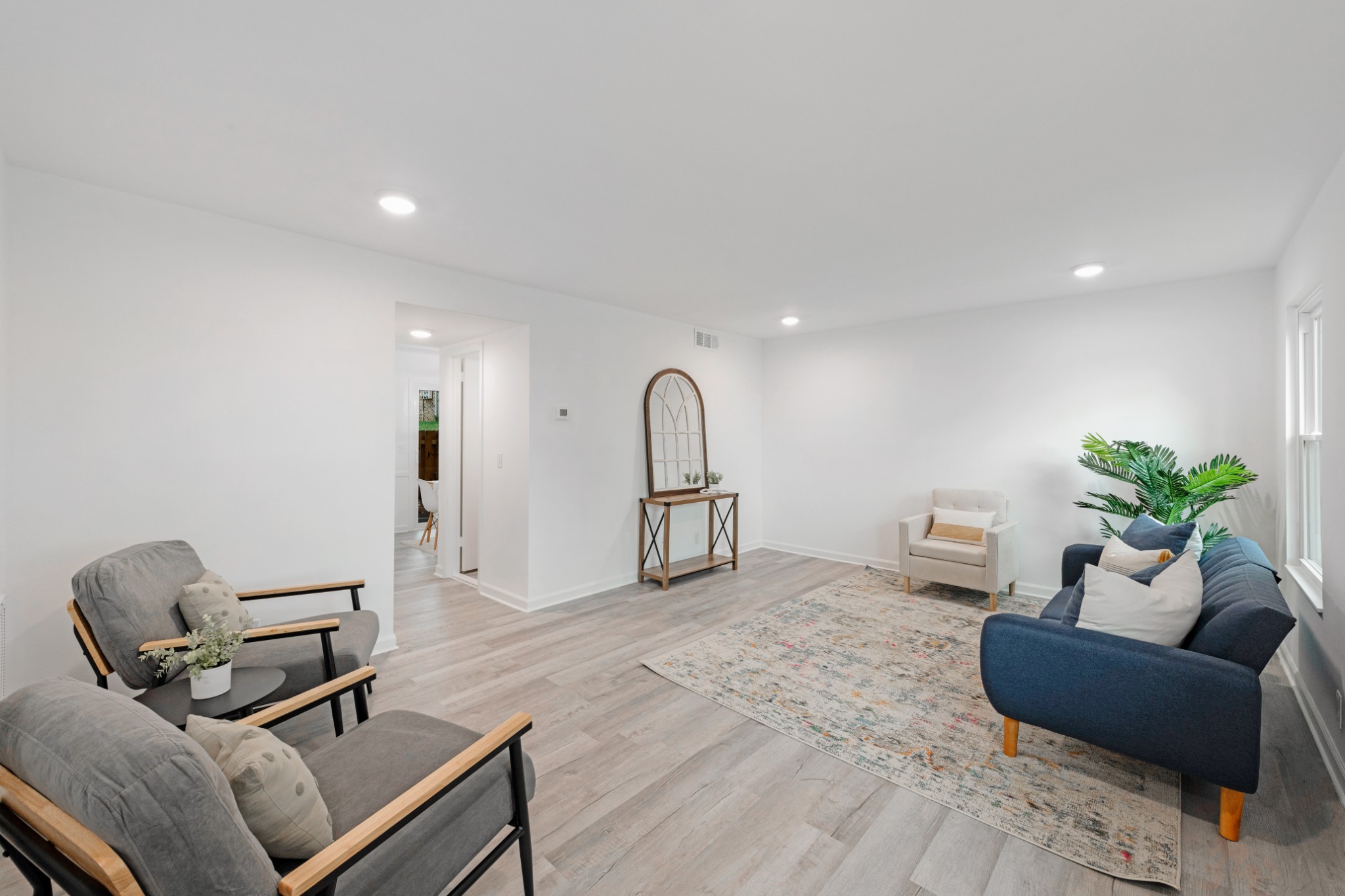 4000 Anderson Road, Unit 12 Nashville, TN 37217 - Photo 6 of 28 a living room with furniture