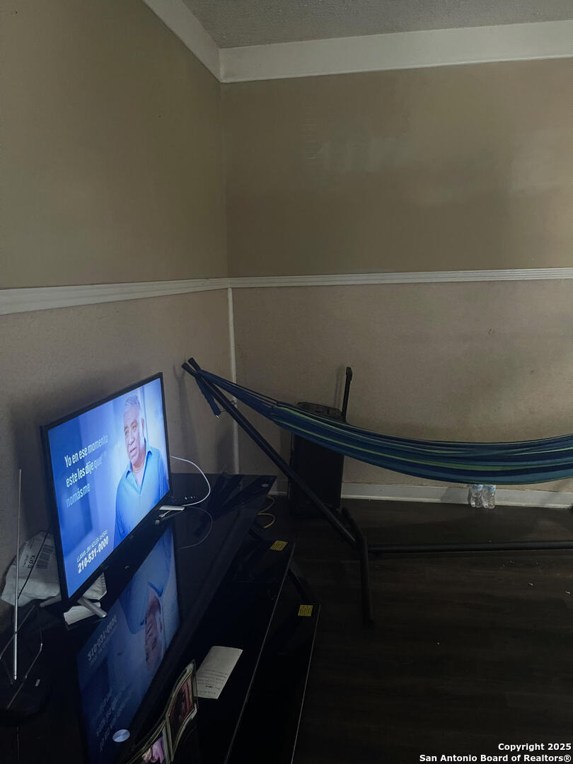 1934 West Ridgewood Court San Antonio, TX 78201 - Photo 3 of 21