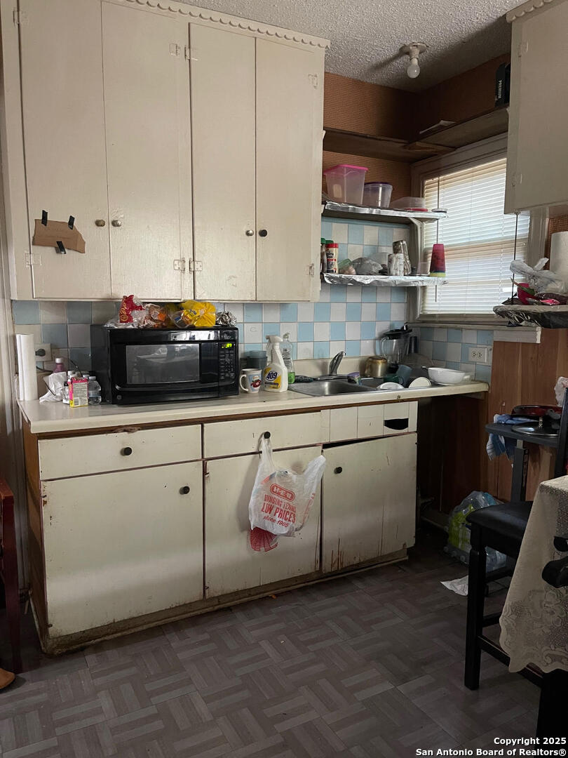 1934 West Ridgewood Court San Antonio, TX 78201 - Photo 6 of 21