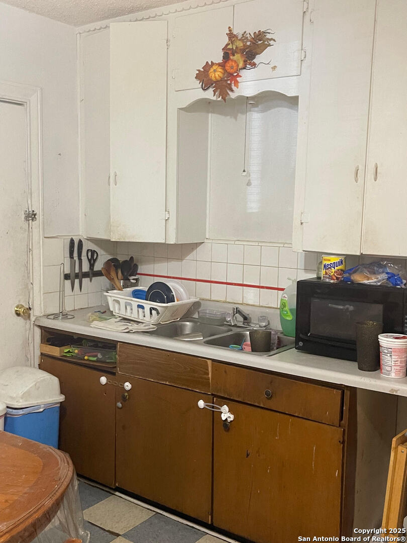 1934 West Ridgewood Court San Antonio, TX 78201 - Photo 9 of 21