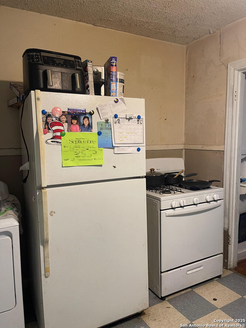 1934 West Ridgewood Court San Antonio, TX 78201 - Photo 10 of 21