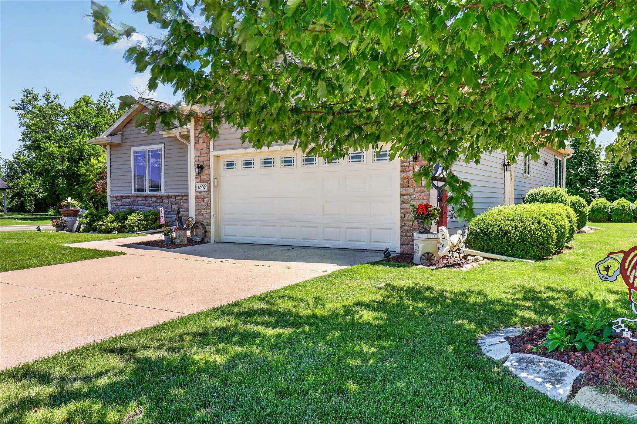 1502 Tamarack Street, Unit 18 Delavan, WI 53115 - Photo 5 of 36