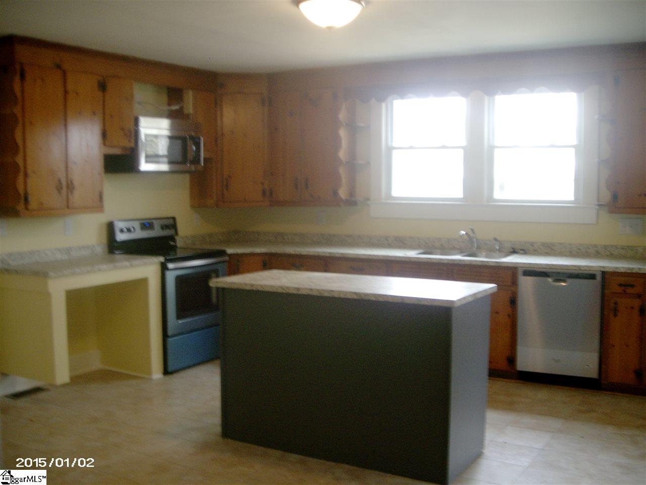 228 North Rutherford Road Greer, SC 29651 - Photo 6 of 27