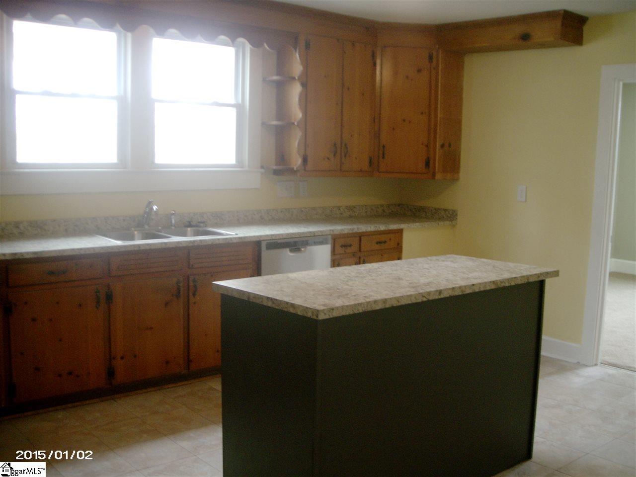228 North Rutherford Road Greer, SC 29651 - Photo 7 of 27