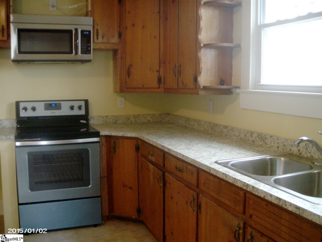 228 North Rutherford Road Greer, SC 29651 - Photo 8 of 27