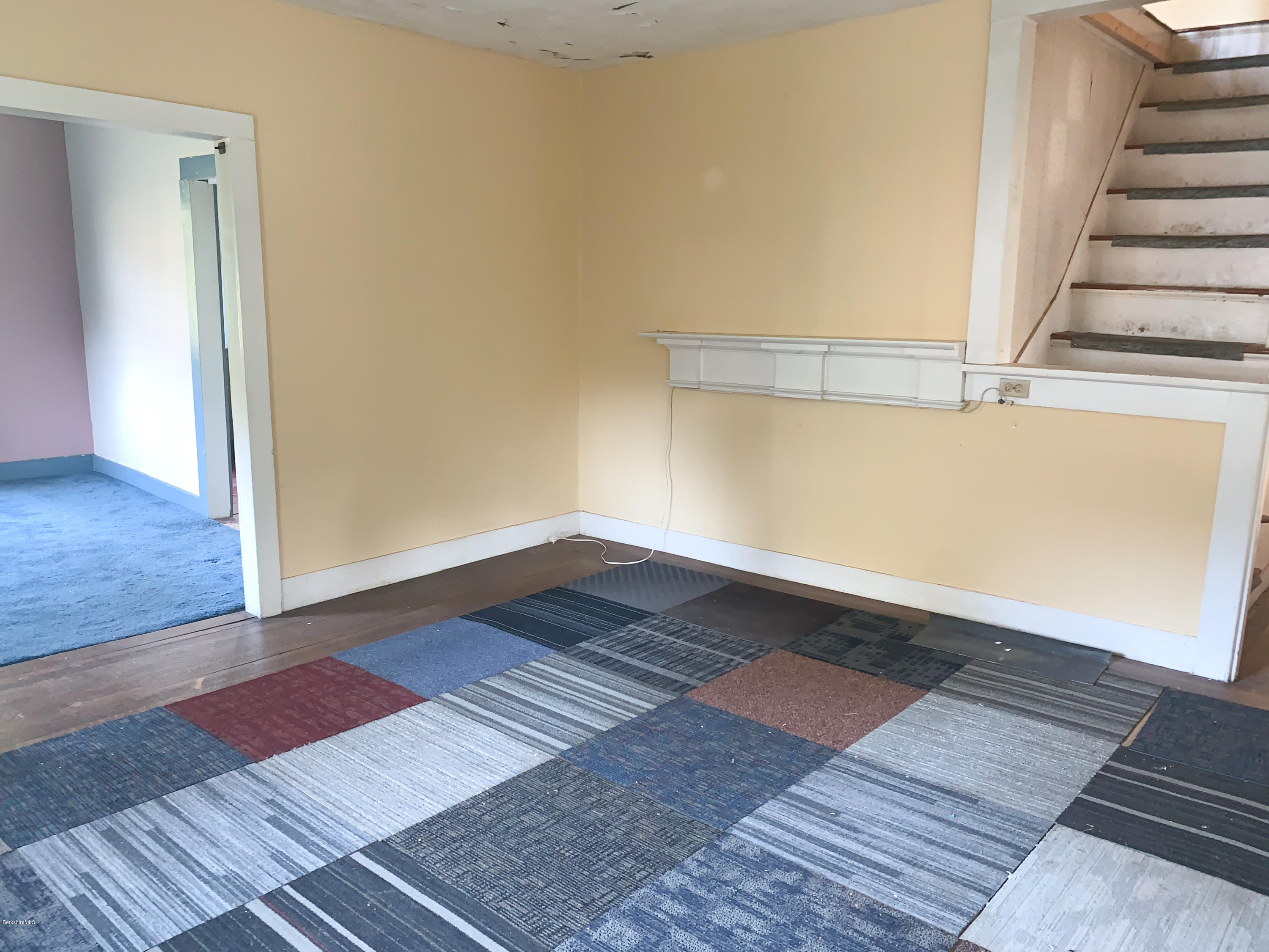 206 Old State Road Lanesborough, MA 01237 - Photo 25 of 56 Living room
