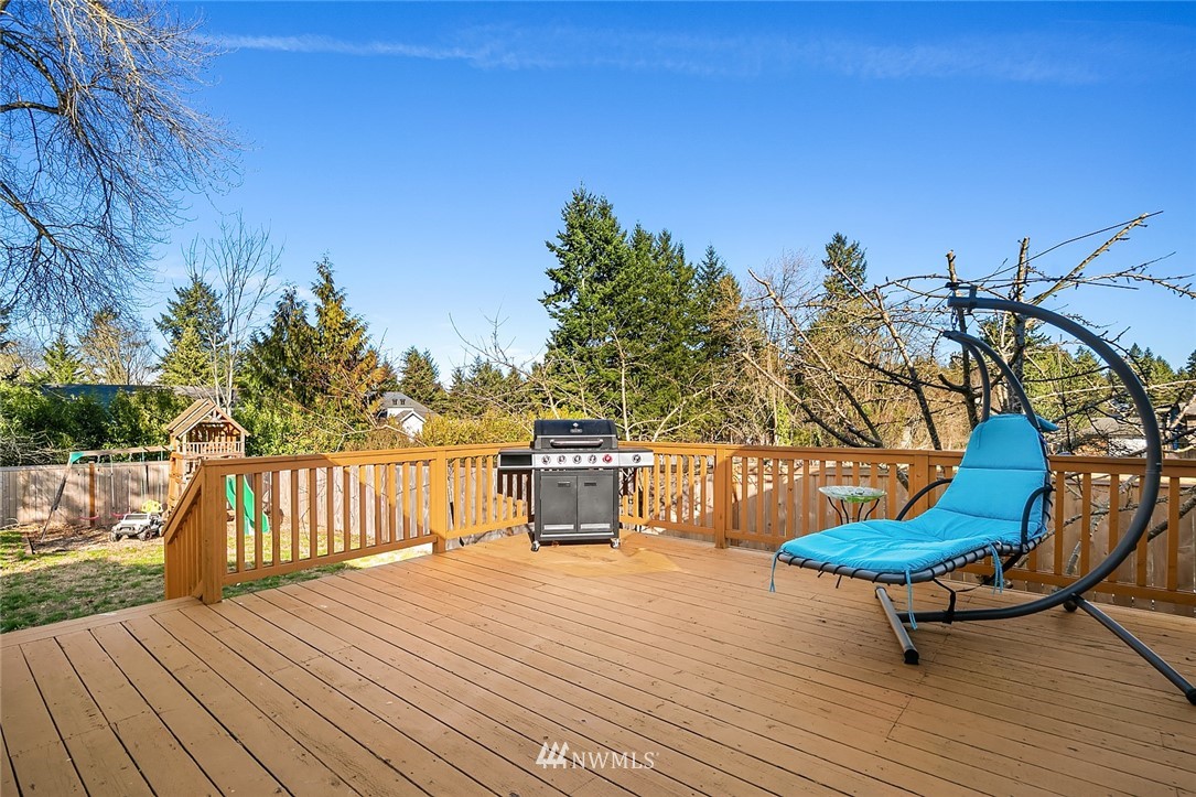 10902 Southeast 186th Street Renton, WA 98055 - Photo 27 of 32 a view of a terrace with chairs