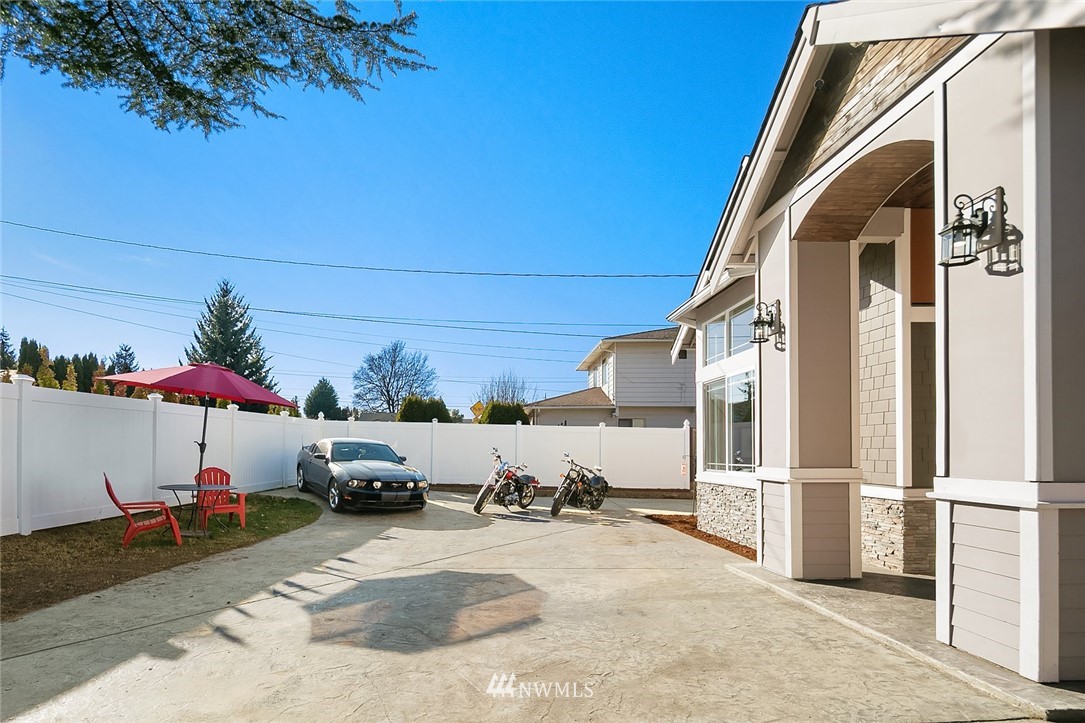 10902 Southeast 186th Street Renton, WA 98055 - Photo 5 of 32 a view of a house with a patio