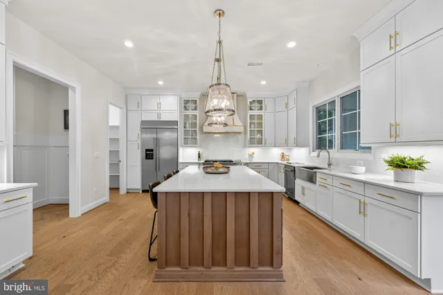 $2,299,900 | 505 Hillcrest Drive Southwest, Vienna, VA 22180