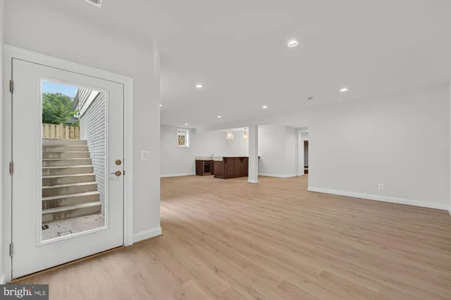 $2,299,900 | 505 Hillcrest Drive Southwest, Vienna, VA 22180