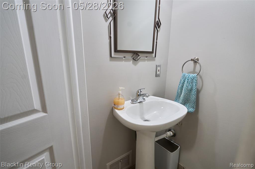 22625 Martin Road St. Clair Shores, MI 48081 - Photo 12 of 23