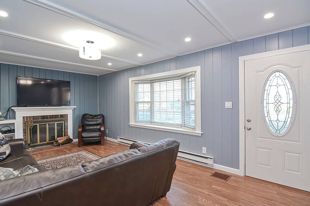 16 Shepherd Road Westborough, MA 01581 - Photo 2 of 21 Gallery Image 2