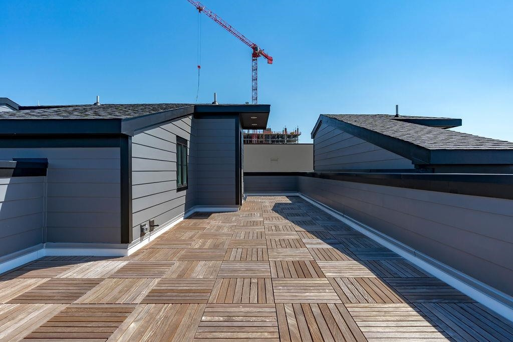 617 South West Street Raleigh, NC 27601 - Photo 32 of 44 a view of a balcony with two chairs