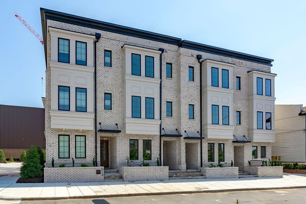 617 South West Street Raleigh, NC 27601 - Photo 35 of 44 a front view of a multi story building