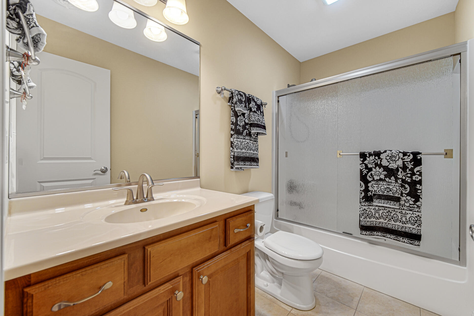805 Veterans Lane Crown Point, IN 46307 - Photo 22 of 34 a bathroom with a sink a toilet and shower
