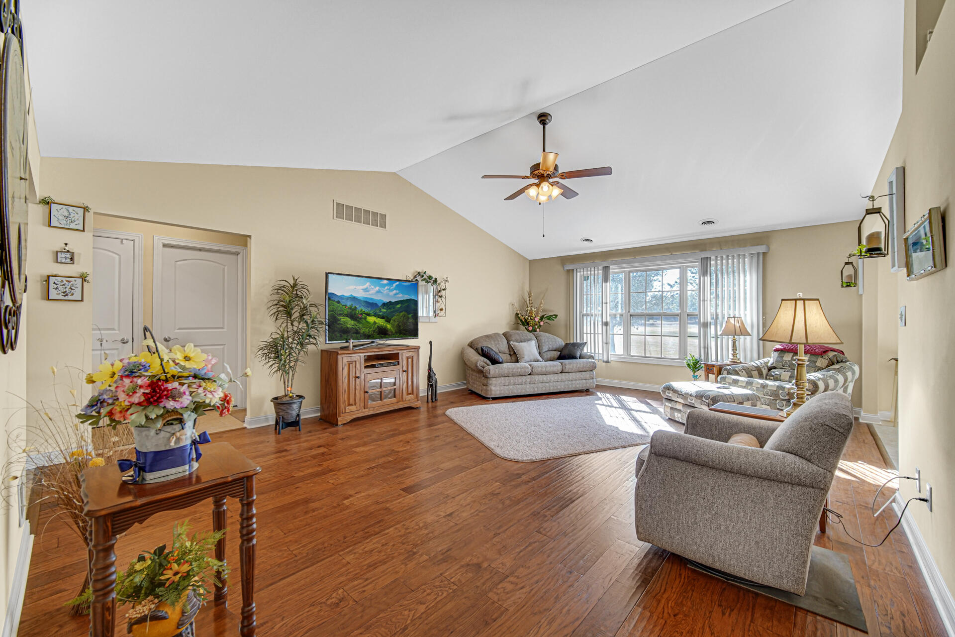 805 Veterans Lane Crown Point, IN 46307 - Photo 8 of 34 a living room with furniture and flowers