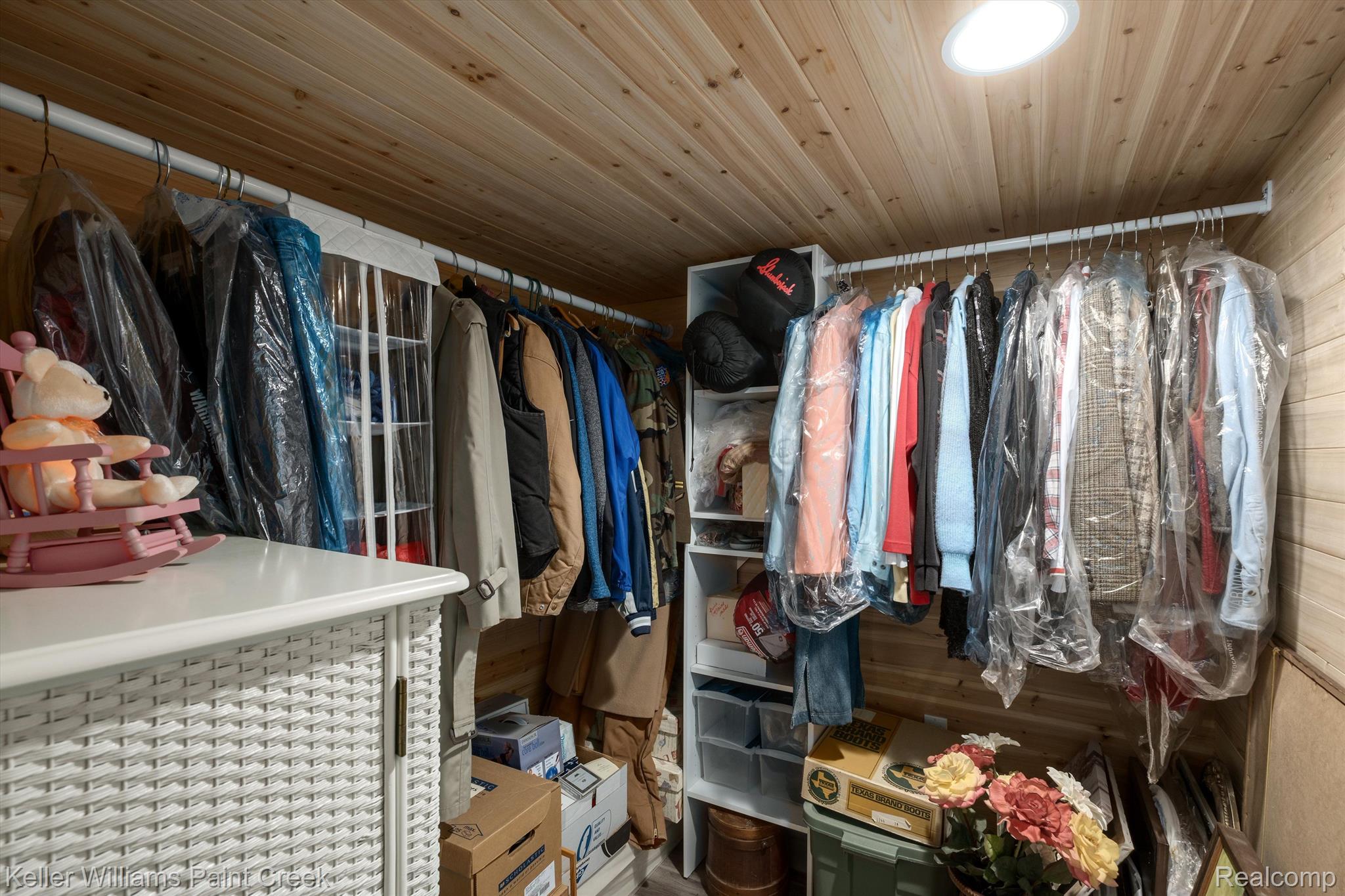 1365 Kingsview Avenue Rochester, MI 48309 - Photo 42 of 48 Walk-in Closet
