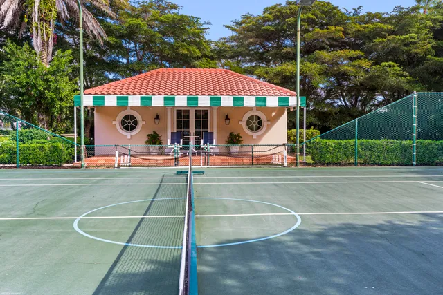 a kitchen with stainless steel appliances granite countertop a kitchen island a stove a table and chairs in it