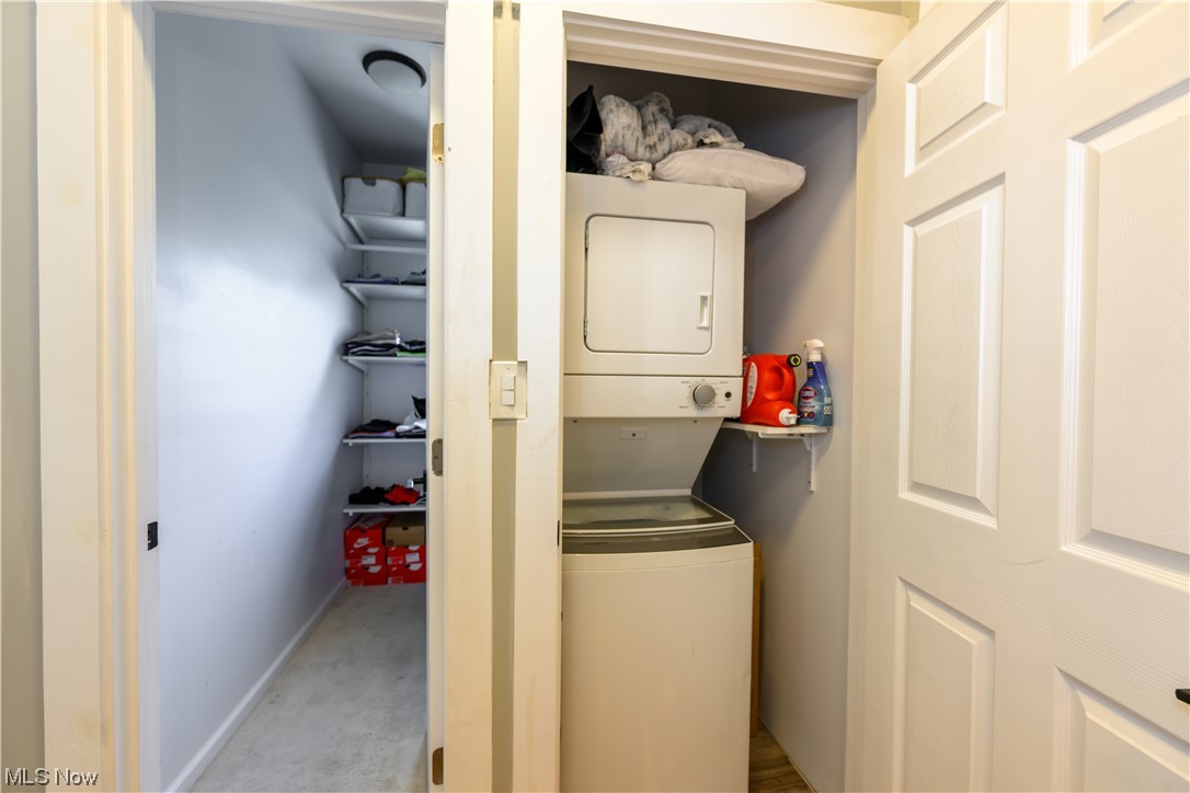 2335 Ashurst Road Cleveland, OH 44118 - Photo 12 of 31 Main floor walk in closet and Laundry