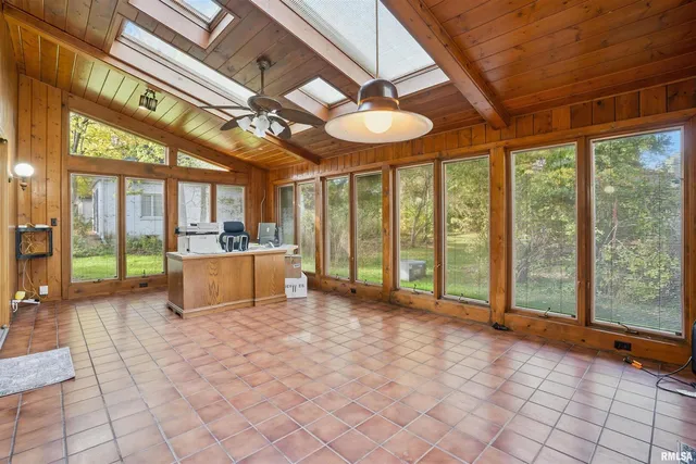 a view of an entryway with a livingroom