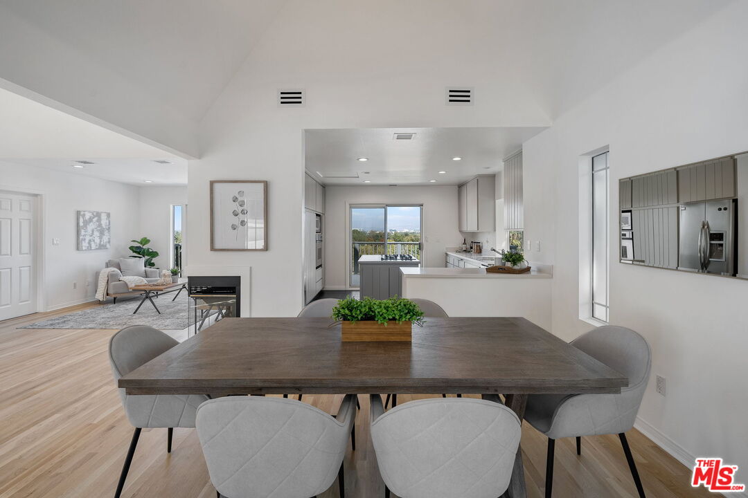 11543 Sunshine Terrace Studio City, CA 91604 - Photo 8 of 29 Gallery Image 8