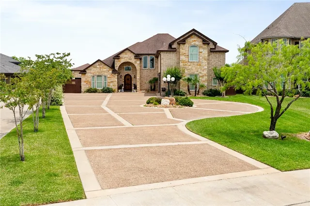 a view of a house with a yard and plants