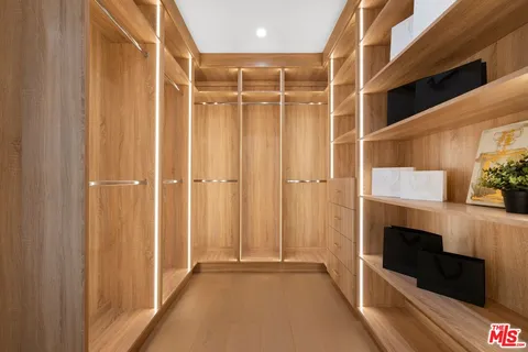 $2,299,000 | 5945 Hesperia Avenue, Encino, CA 91316