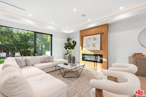 $2,299,000 | 5945 Hesperia Avenue, Encino, CA 91316