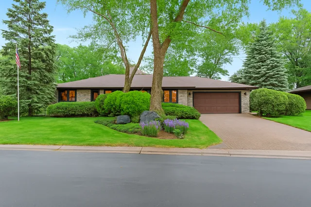 $600,000 | 1267 Nursery Hill Lane, Arden Hills, MN 55126