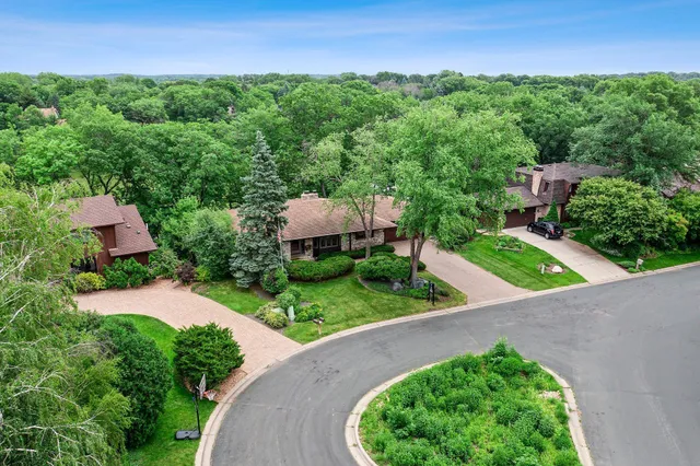 $600,000 | 1267 Nursery Hill Lane, Arden Hills, MN 55126